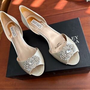 Badgley Mischka Elegant Gold Peep-Toe Heels